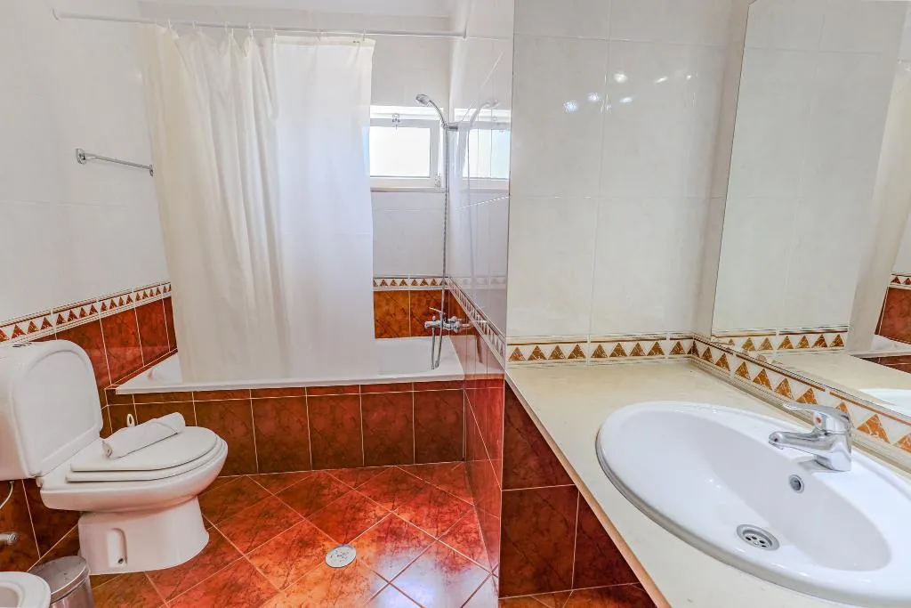 APARTMENT CAPACITY 7 THREE BEDROOMS Room, Benvindo Apartamentos by Umbral, Algarve