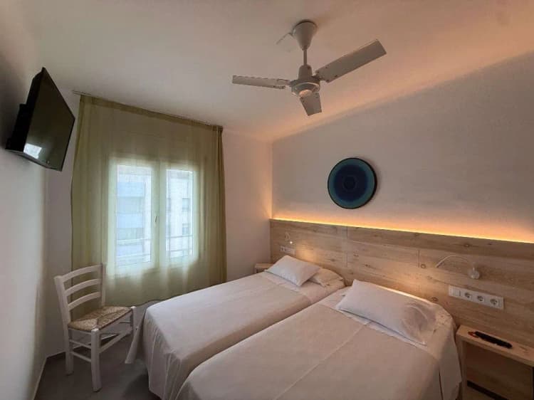 Double or Twin STANDARD Room, Hostal Rom, Costa Brava