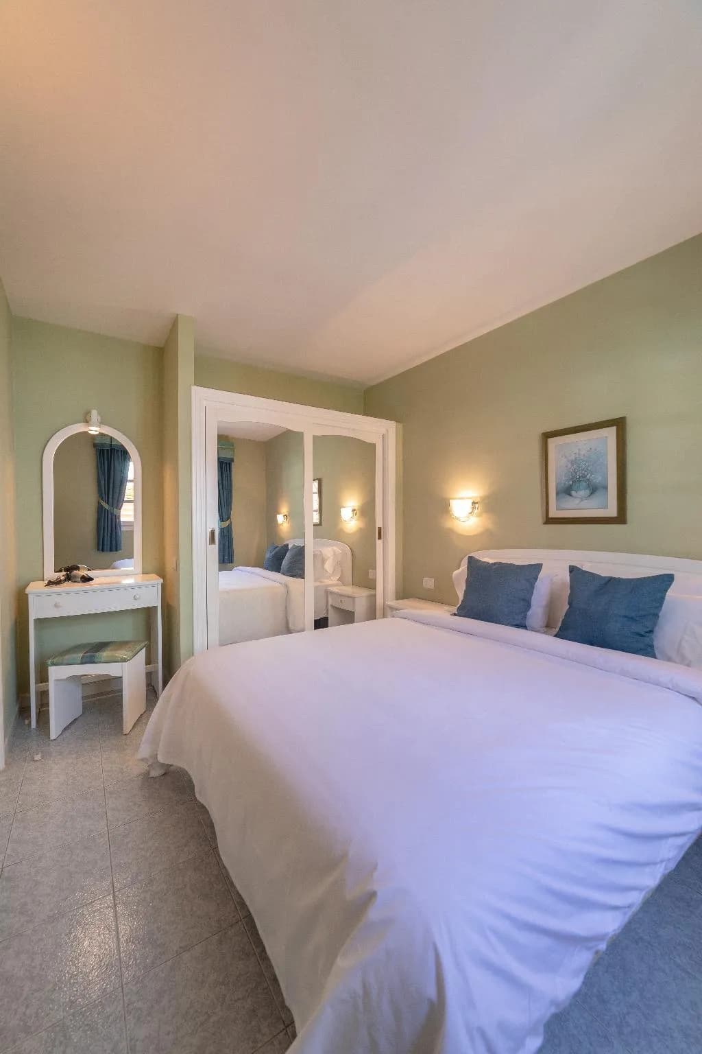 APARTMENT KING SIZE BED Room, Club Vista Serena, Gran Canaria