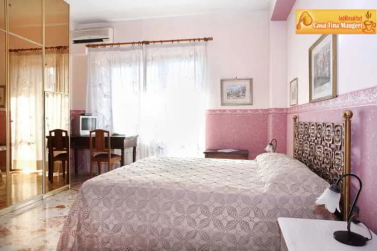 Room, Casa Tina Maugeri B&B, Catania