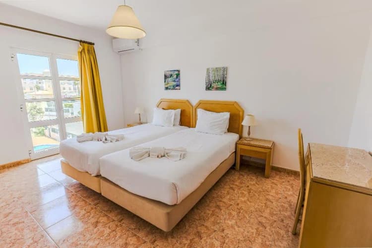 APARTMENT CAPACITY 7 THREE BEDROOMS Room, Benvindo Apartamentos by Umbral, Algarve