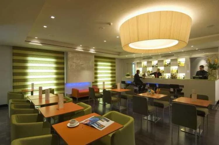 Bar, Cruise, Milan