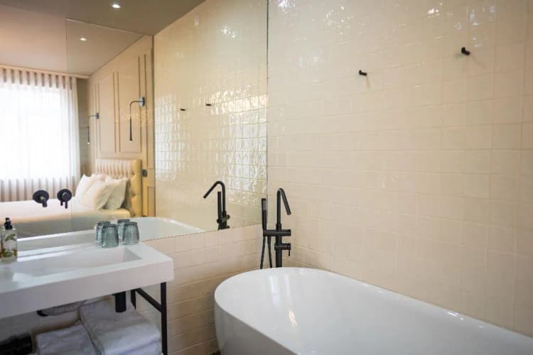 DOUBLE DELUXE WITH BALCONY Room, Santo Thyrso Hotel, Porto
