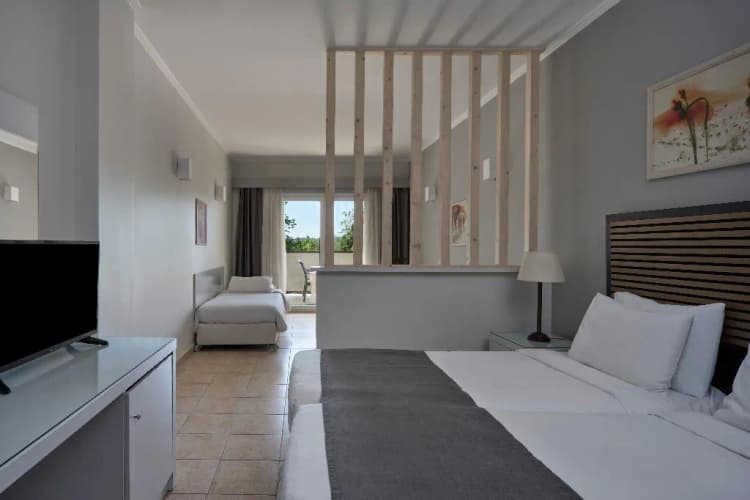 FAMILY ROOM POOL VIEW Room, Ariti Grand Hotel Corfu, Corfu