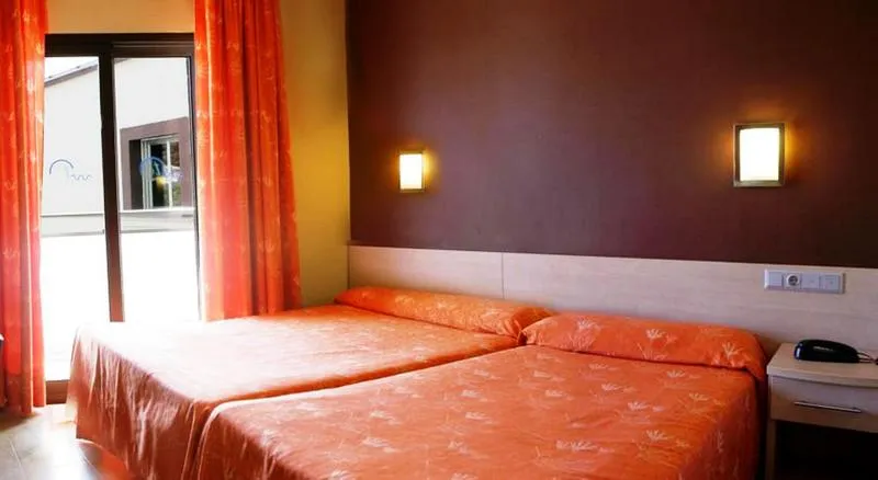 Double or Twin CAPACITY 4 Room, Tossa Beach Center, Costa Brava