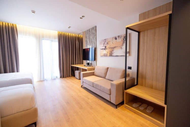 Tris3 Hotel, Kavaje
