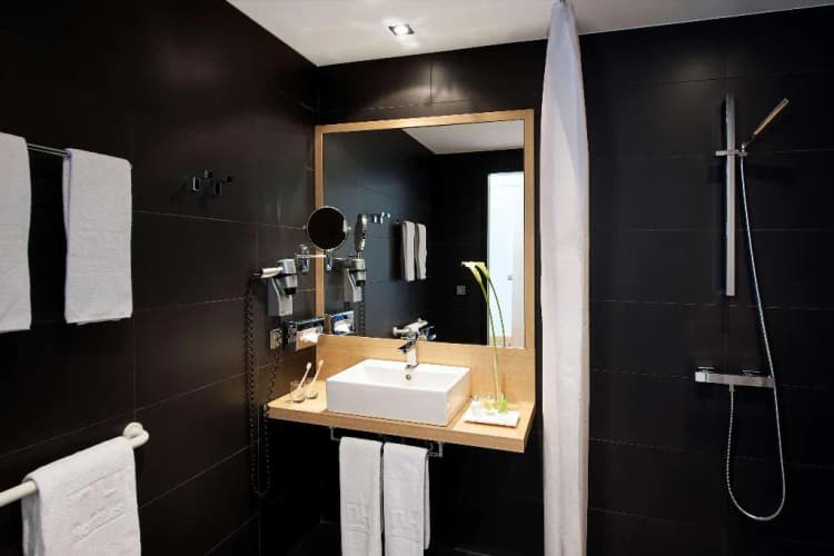 DOUBLE SINGLE USE STANDARD Room, NH Berlin Potsdamer Platz, Berlin