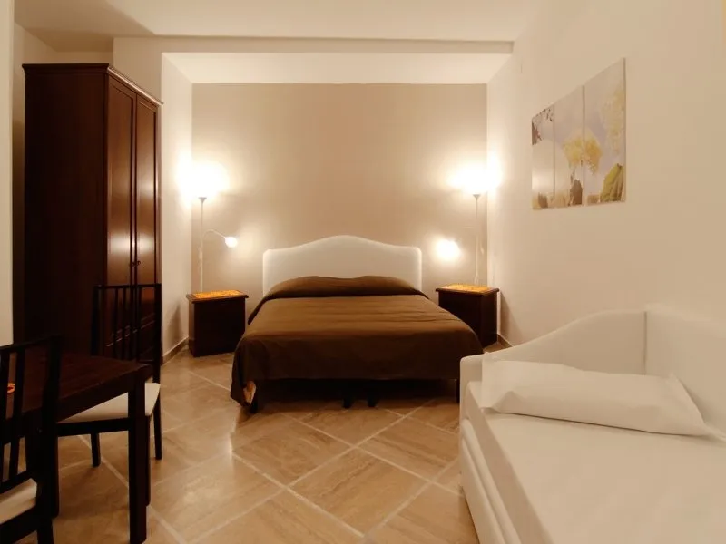 Double or Twin ECONOMY Room, Sorrento Town Suites, Naples