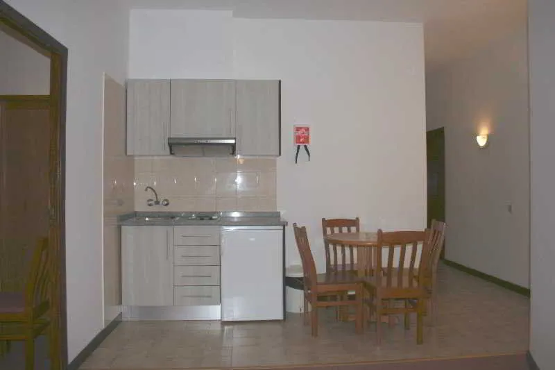 Room, Residencial Americana, Madeira