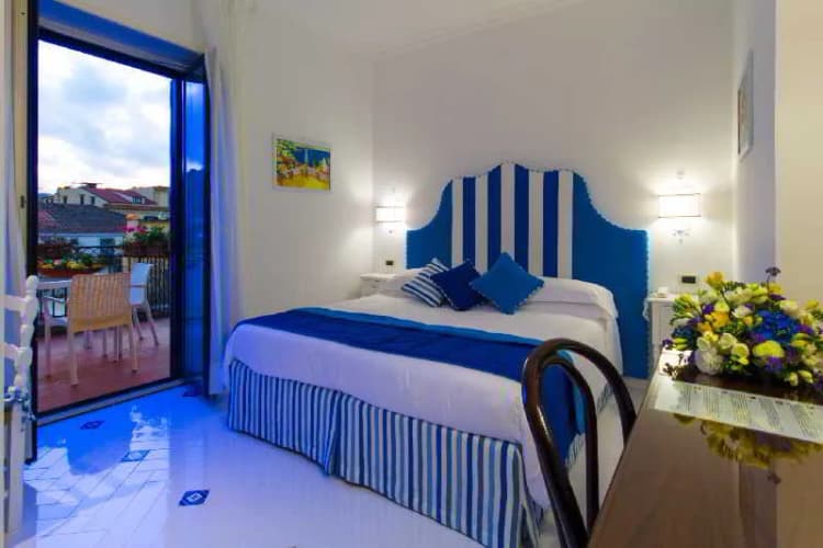 Room, Villa Di Sorrento, Naples