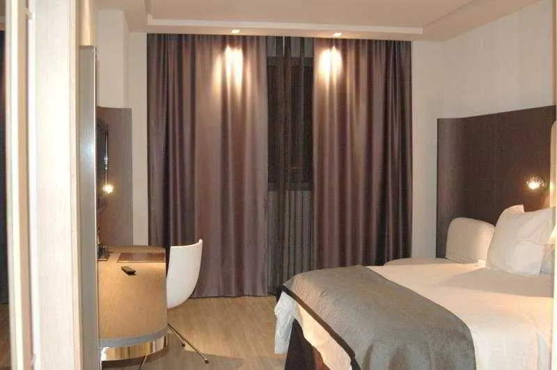 DOUBLE BASIC Room, Santos Maydrit Airport, Madrid