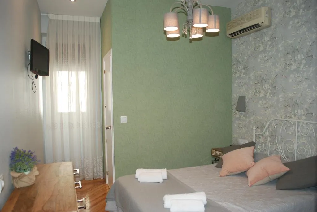 DOUBLE WITH DOUBLE BED Room, Hostal Avenida, Madrid