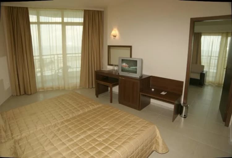 Room, Glarus, Varna