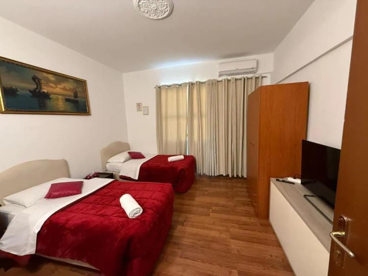 Double or Twin DELUXE TWO BEDS Room, Two Ducks Hostel, Naples