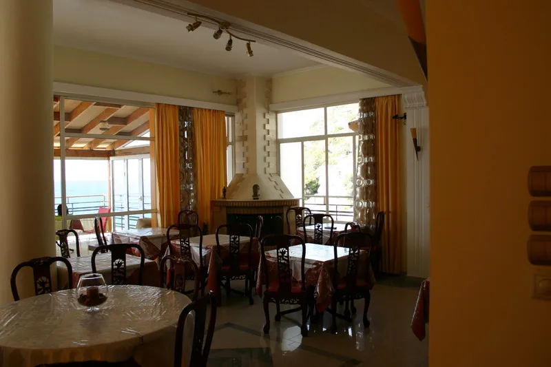 Bar, Petit Palais, Kalamata