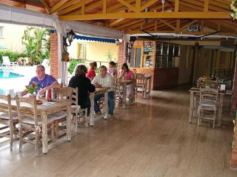 Bar, Celik Apart, Dalaman