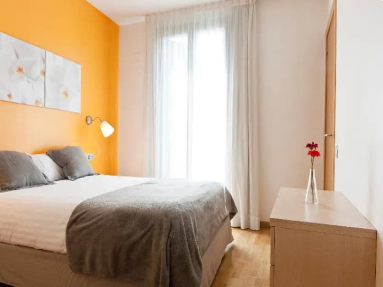 APARTMENT CAPACITY 2 TWO BEDROOMS Room, MH Apartments S. Familia, Barcelona