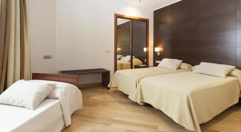 DOUBLE STANDARD Room, FC Villalba, Madrid