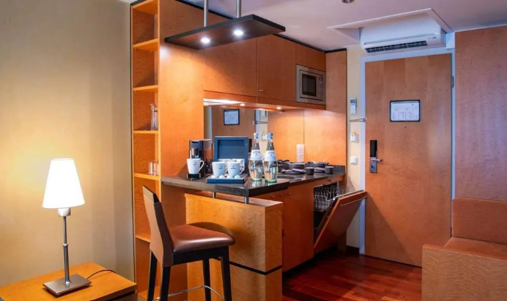 APARTMENT CAPACITY 4 Room, Best Western Premier Airporthotel Berlin, Berlin