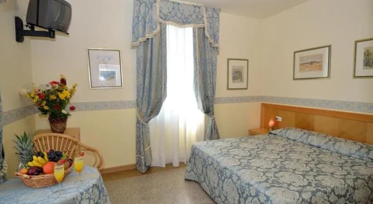 Double or Twin STANDARD Room, Villa Angelica, Venice