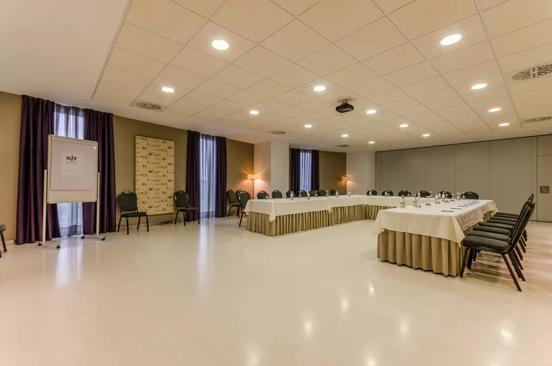 Conferences, YIT Via Sevilla Mairena Hotel, Seville