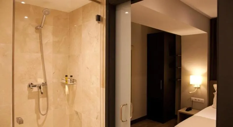 DOUBLE STANDARD Room, May Ramblas Hotel, Barcelona