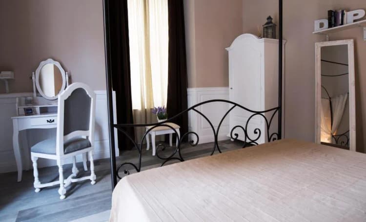 DOUBLE DELUXE WITH BALCONY Room, Dimora Partenopea, Naples