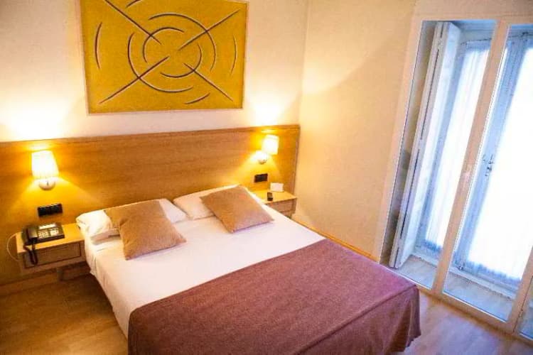 Room, Miau, Madrid