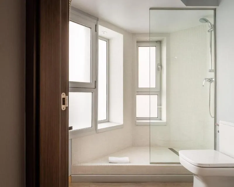 DOUBLE SINGLE USE STANDARD Room, Madanis Liceo, Barcelona