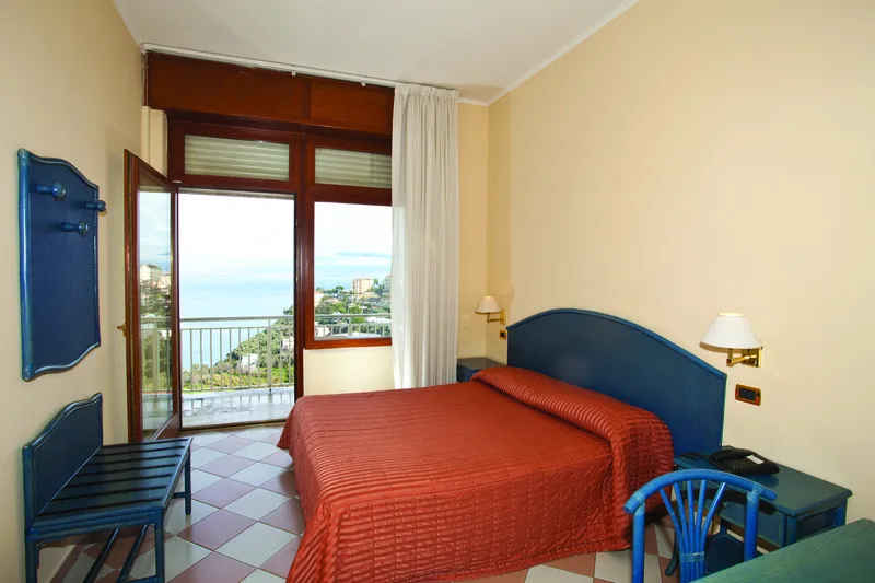 DOUBLE SEA VIEW Room, Grand Hotel Moon Valley, Naples