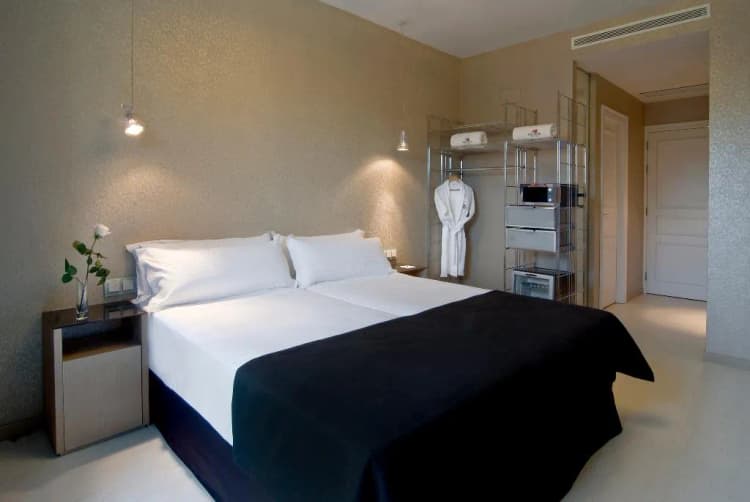 DOUBLE SINGLE USE BASIC Room, Axel Hotel Barcelona & Urban Spa, Barcelona