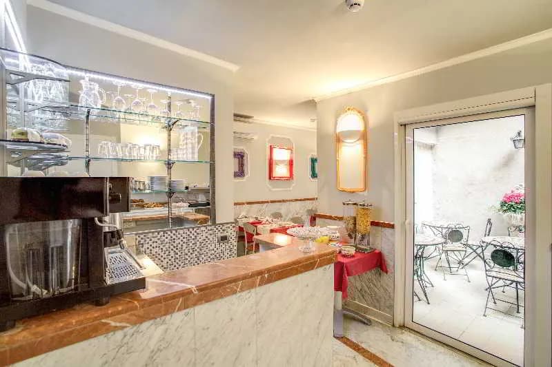 Bar, Anfiteatro Flavio, Rome