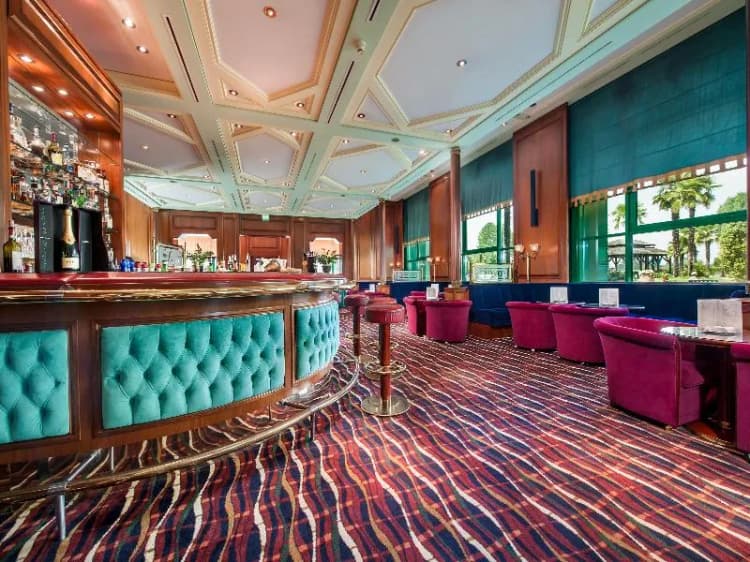Bar, Royal Garden Hotel, Milan