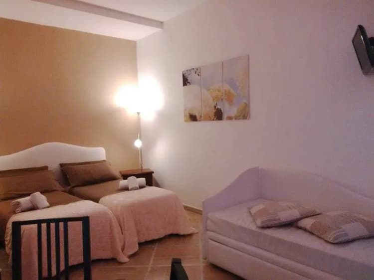 Double or Twin ECONOMY Room, Sorrento Town Suites, Naples