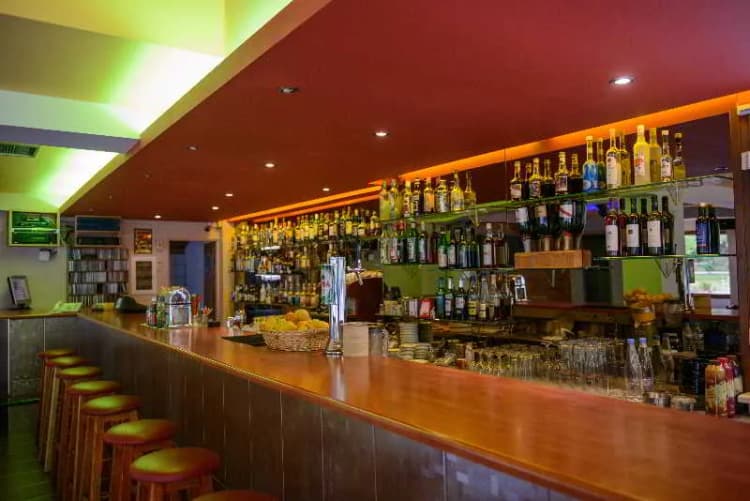 Bar, Idi, Crete