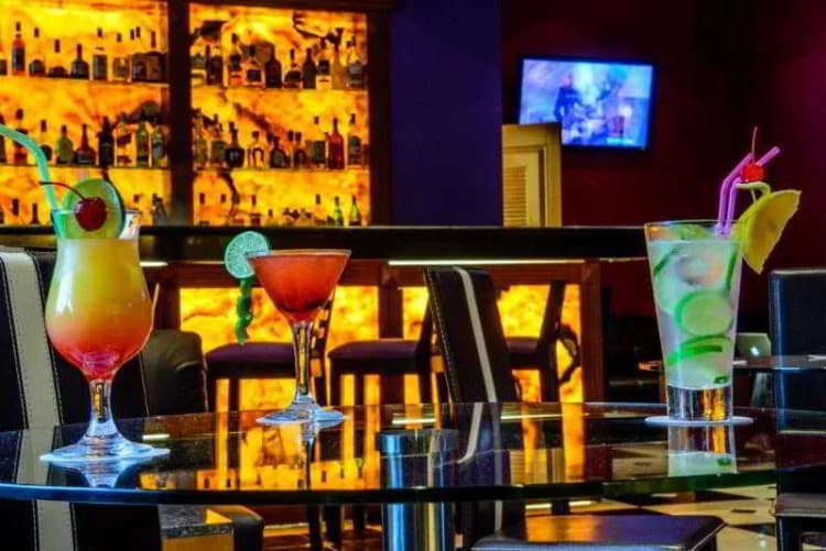 Bar, Plaza Campeche, Cancun Area