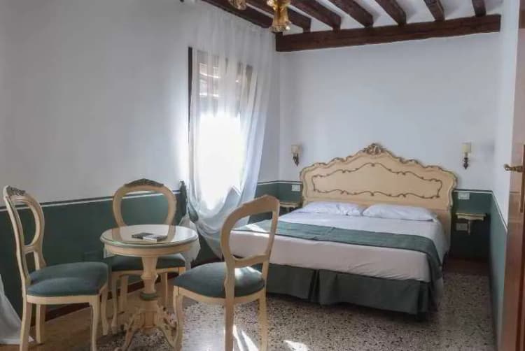 Room, Ca' San Trovaso, Venice