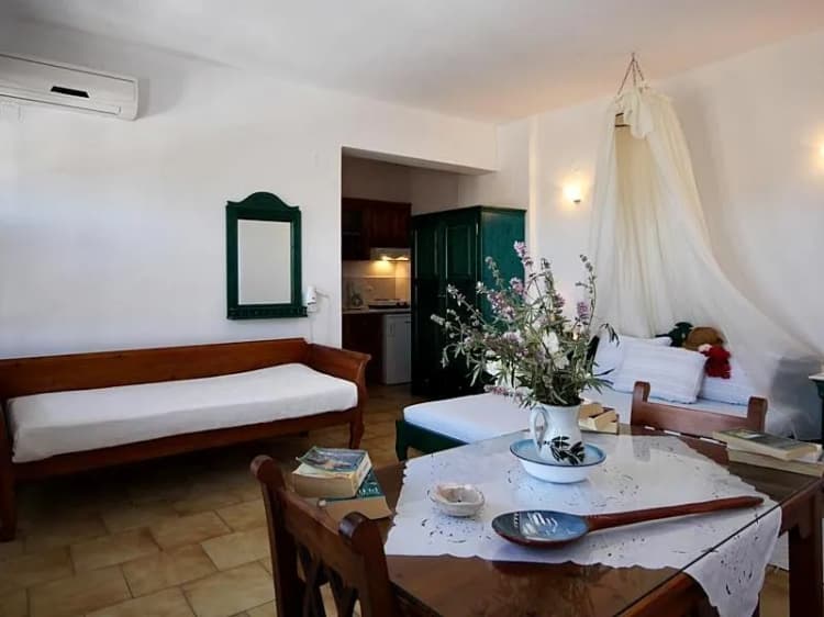 General view, Vrachia Studios & Apartments, Santorini