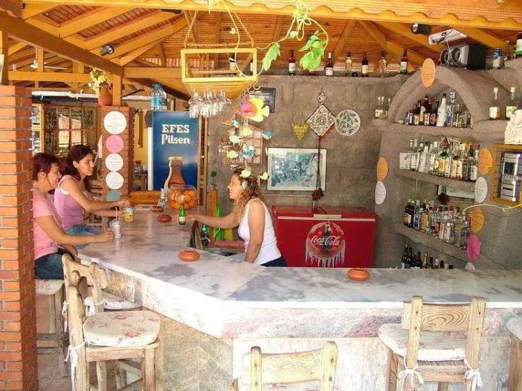 Bar, Celik Apart, Dalaman
