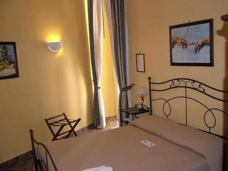 Room, I Visconti, Naples