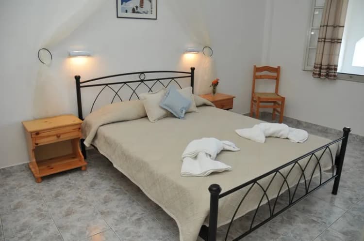 DOUBLE STANDARD Room, Thira's Dolphin, Santorini