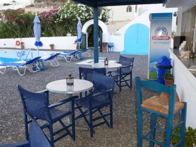 Bar, Thira's Dolphin, Santorini