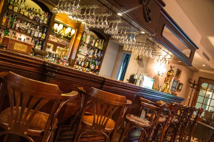 Bar, AX Palazzo Capua, Malta