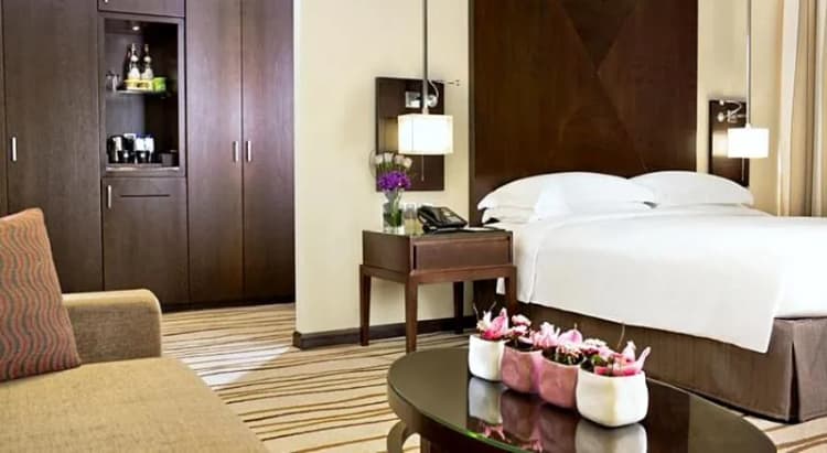 DOUBLE CLASSIC KING BED Room, Radisson Blu Hotel Dubai Barsha Heights, Dubai