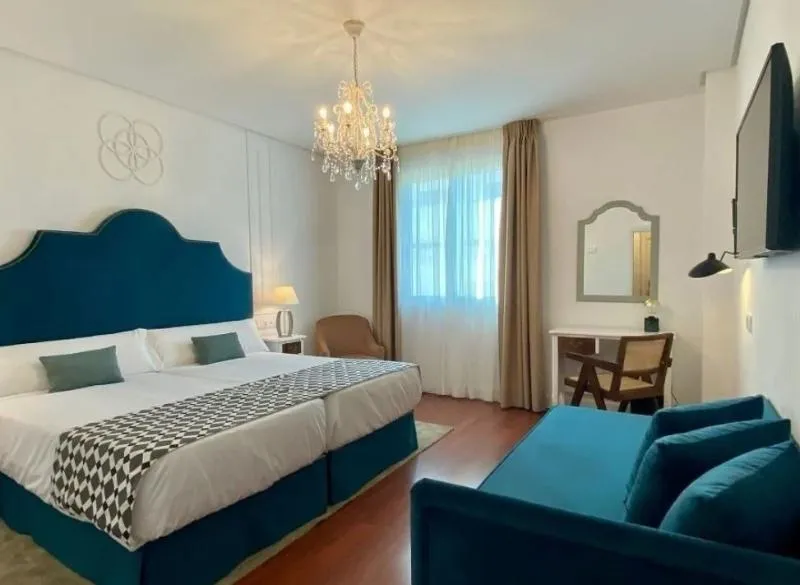 Double or Twin CAPACITY 3 Room, Derby Sevilla, Seville