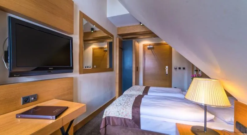 Double or Twin ECONOMY Room, Hotel Grand Nosalowy Dwor, Krakow