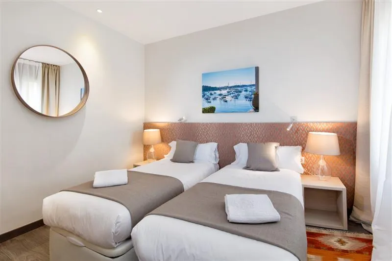 APARTMENT FOUR BEDROOMS Room, Mercedes Heritage Apartments, Barcelona