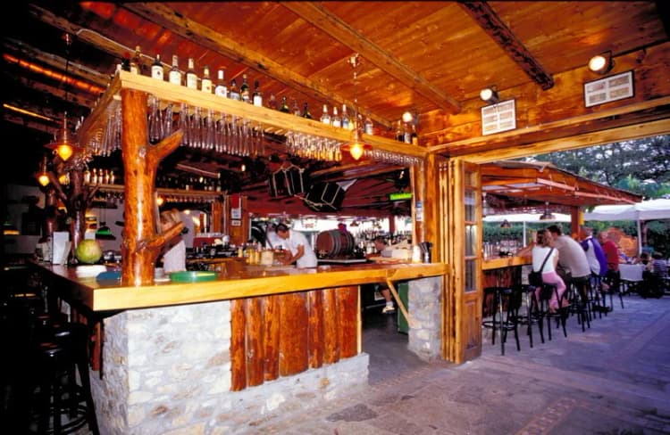Bar, Caravos, Skiathos