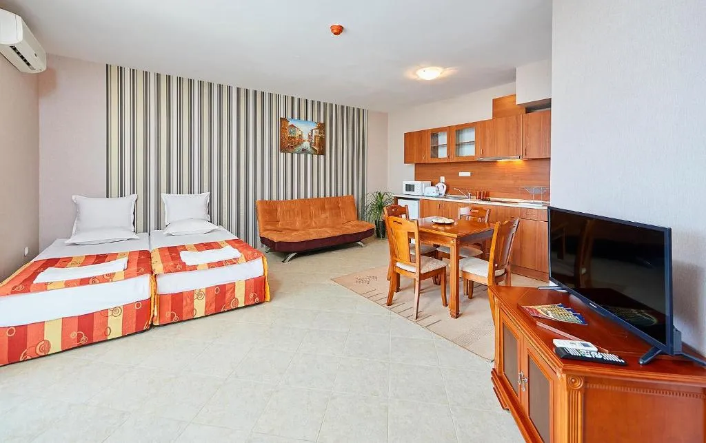 APARTMENT CAPACITY 3 ONE BEDROOM Room, Karolina, Bourgas