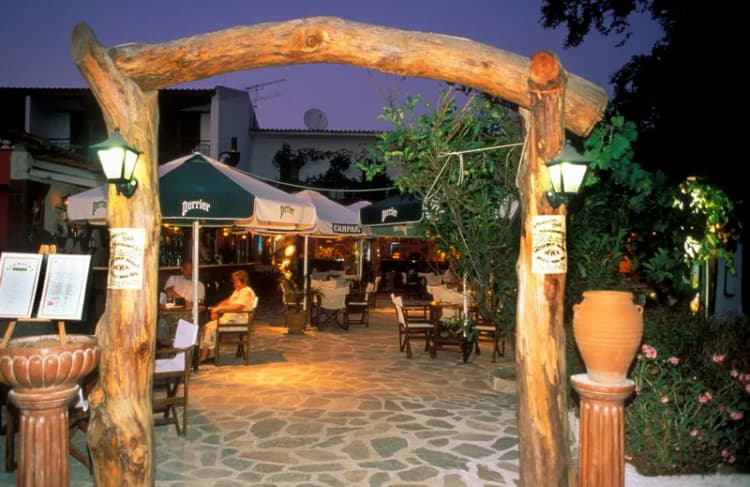 Bar, Caravos, Skiathos